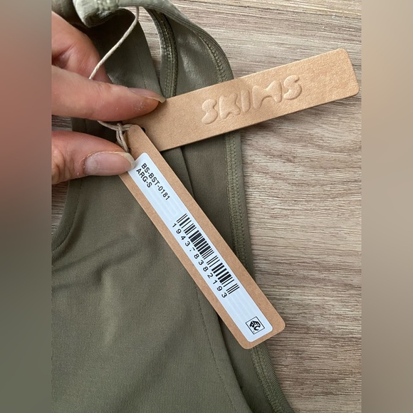 BNWT SKIMS Soft Smoothing Seamless Thong Bodysuit - Picture 3 of 5